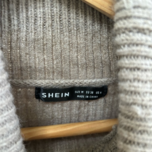 SHEIN Knit Cropped Turtleneck - Picture 3 of 4